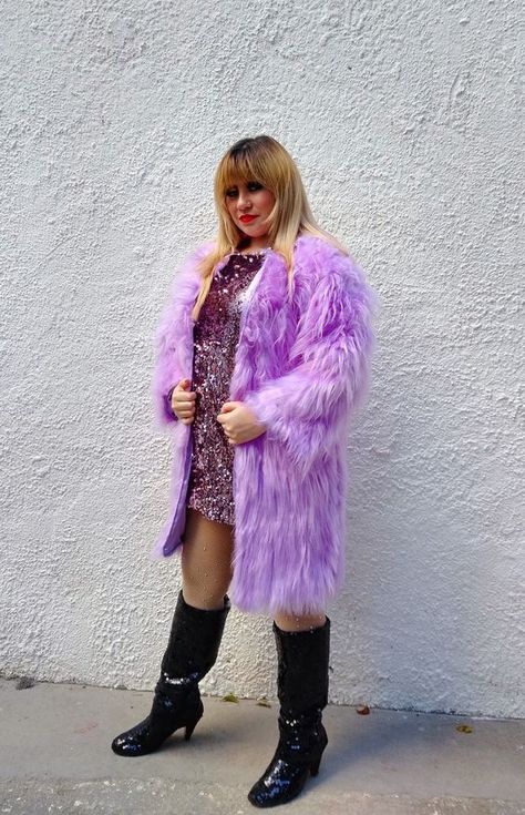 Antihero Outfit, Lavender Haze Eras Tour, Lavender Haze Outfit, Taylor Swift Eras Outfit Ideas, Hot Pink Fur Coat, Taylor Swift Lavender Haze, Taylor Swift Lavender, Eras Outfit Ideas, Taylor Swift Halloween Costume