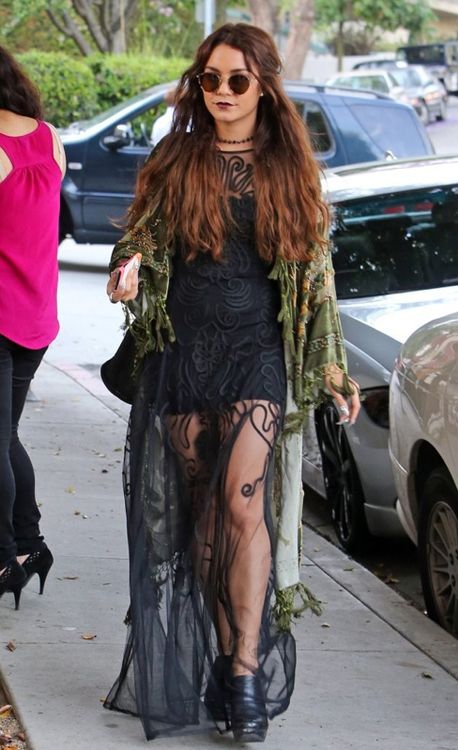 Hippie Street Style, Wicca Fashion, Estilo Vanessa Hudgens, Looks Hippie, Gothic Hippie, Vanessa Hudgens Style, Ahs Coven, Hippie Goth, Bohemian Grunge