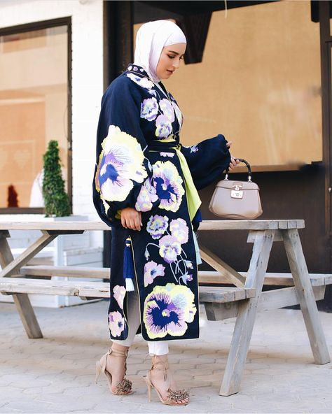 - stylist (@fashion_saudi_vogue) sur Instagram : "10 ways to wear colors 💐 Dalal Aldoub, Fashion Designer Clothes, Hijab Abaya, Embroidered Shirts, Designer Clothes For Women, Modest Wear, Women Midi, Fashion Hijab, Abaya Fashion