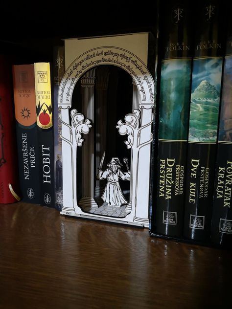 Velaris Book Nook, Book Nook Lord Of The Rings, Lord Of The Rings Book Nook, Lord Of The Rings Book, Book Inserts, Peter Pan Book, Bookshelf Art, Book Organization, Book Nook