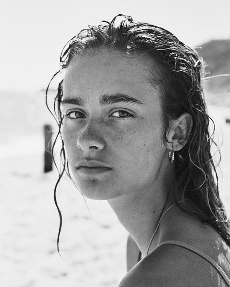 Camille Jansen, Beaches Film, Freckles Girl, Black And White Beach, Girl In Water, Daisy Jones, Beach Photography Poses, Beach Shoot, Beach Portraits