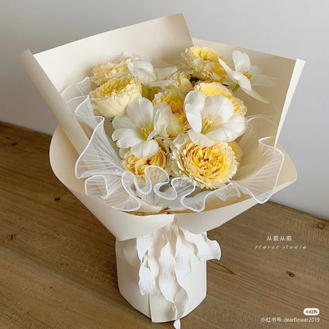 Small Yellow Bouquet, White And Yellow Flower Bouquet, Yellow Bouquet Aesthetic, White And Yellow Flower Arrangements, White And Yellow Bouquet, Yellow And White Bouquet, Grad Flowers, Yellow Roses Bouquet, Yellow Flower Bouquet