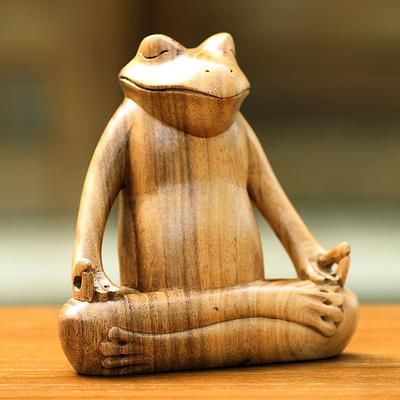 Whimsical Carvings, Woodworking Art Ideas, Bff Gift, Chainsaw Carving, Unique Sculptures, Wooden Figurines, A Frog, Frog And Toad, Deep Love