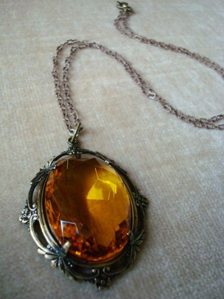 crystal pendant and chain. vintage. Bonnie Bennett Necklace, Cursed Jewellery, Witches Necklace, Daylight Necklace, Vampire Diaries Jewelry, Bonnie Bennet, Clear Necklace, Sentimental Jewellery, Witch Necklace