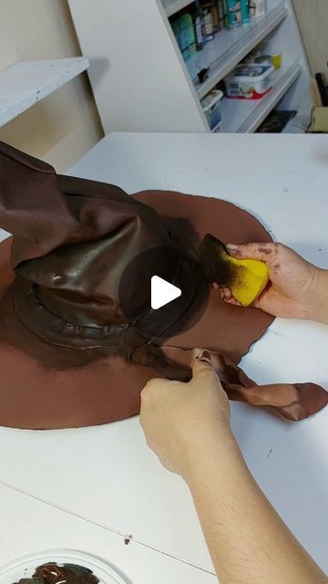 How To Make A Sorting Hat Harry Potter, Harry Potter Craft Ideas, Diy Sorting Hat, Halloween Harry Potter, Harry Potter Hat, Ludovico Einaudi, Harry Potter Sorting Hat, Festa Harry Potter, Diy Pinata