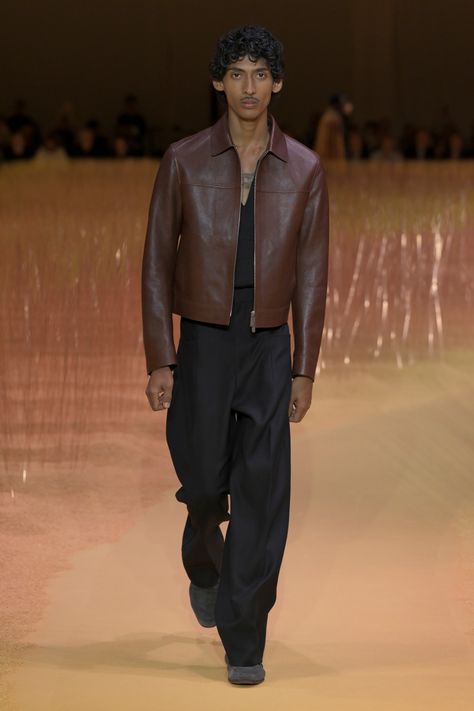 Zegna Spring 2025 Men’s Ready-to-Wear Runway, Fashion Show & Collection Review [PHOTOS] Men Outfit Spring, Workwear Fashion Men, Jacket Runway, Cropped Jacket Outfit, Aw Style, Workwear Men, Modern Workwear, Men Fashion Week, Oversize Outfit