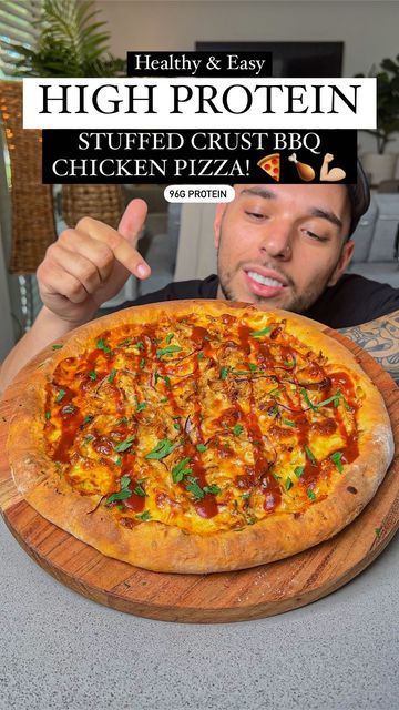 AUSSIE FITNESS 🇦🇺💪🏼 | Dez Cerimagic on Instagram: "STUFFED CRUST BBQ CHICKEN PIZZA! 🍕 96g Protein! 💪🏼 Traditional stuffed crust pizzas from takeout restaurants on average range anywhere between 2000 - 2500 calories or more depending which toppings you chose! This recipe is the perfect lower calorie, higher protein & healthier alternative that is guaranteed to satisfy your cravings 🙌🏼 (Total Macros - Whole Pizza) 851 Calories 63gC | 21gF | 96gP Ingredients 👇🏼 - 100g Self Raising Flour Stuffed Crust, Healthy High Protein Meals, Bbq Chicken Pizza, High Protein Low Calorie, Bbq Seasoning, Easy Healthy Meal Prep, Carb Foods, Cheese Sticks, Chicken Pizza