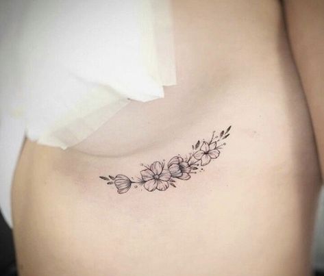 Small Tattoo For Women, Attractive Tattoos, Palm Tattoos, Shape Tattoo, Tattoo Feminina, Dainty Tattoos, Rib Tattoo, Tattoo Sleeve Designs, Tattoo Trends