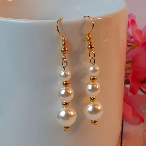 Cream Pearl Gold Plated Dangle Drop French Wire Earrings Artisan Handmade By Me 8,6,4mm Round Beads, Abs Simulated Pearls 3mm Gold Filled Beads Hypoallergenic, Nickel Free 2 Inch Length 8mm Width These Amazing Earrings Will Compliment Any Outfit. Makes A Great Gift. Thanks For Looking. Have An Amazing Day. Etsy 40 #Handmadeearrings #Earrings #Jewelry #Handmade #Handmadejewelry Pearl Fine Jewelry, Pearl Earrings Making At Home, Gold Pearl Earrings Dangle, Wire Bead Earrings Diy, Pearl Wire Jewelry, Handmade Drop Earrings, Handmade Bead Earrings, Diy Gold Earrings, Diy Dangle Earrings