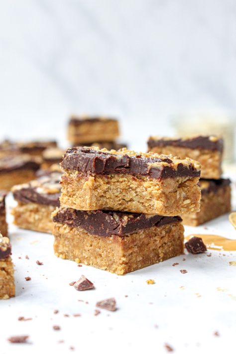 Protein Flapjack Recipe, High Protein Flapjack Recipe, Protein Flapjacks Healthy, Peanut Butter Flapjack, Flapjack Bars, Healthy Flapjack Recipe, Chocolate Flapjack, Protein Bakes, Protein Flapjack