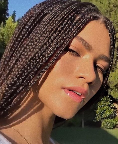 Hairstyles Zendaya, Knotless Hairstyle, Zendaya Hairstyles, Cornrows With Box Braids, Long Braided Hairstyles, Zendaya Hair, Two Braid Hairstyles, 2 Braids, Jumbo Box Braids