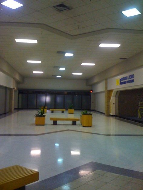 image Abandoned Malls, Dead Malls, Dreamcore Aesthetic, Weirdcore Aesthetic, Nostalgic Pictures, Nostalgia Core, Dreamcore Weirdcore, Empty Room, Empty Spaces