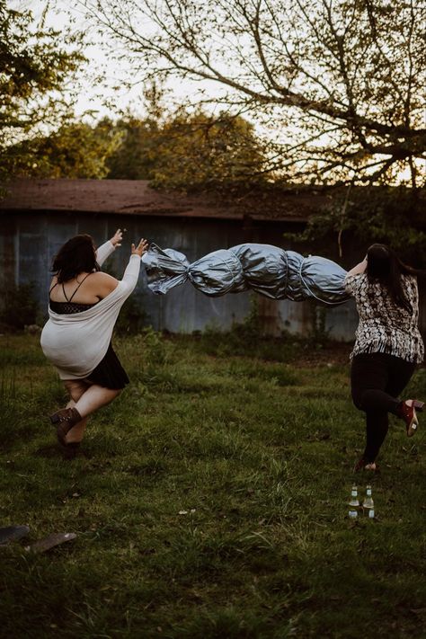 Best Friend Dead Body Photoshoot, Earl Had To Die Photoshoot, Dead Body Photos, Goodbye Earl, Best Friends Photoshoot, Sister Shoot, Body Photoshoot, Spooky Shoot, Bestie Photoshoot