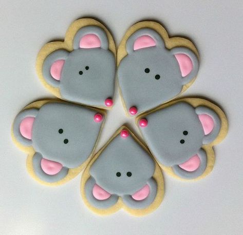 Heart shaped mouse valentine cookie Mouse Valentine, Mouse In The House, Valentine Cookie, Valentine Sugar Cookies, Cookie Sandwich, Sugar Cookie Designs, Pretty Cookies, Fancy Cookies, Creative Cookies