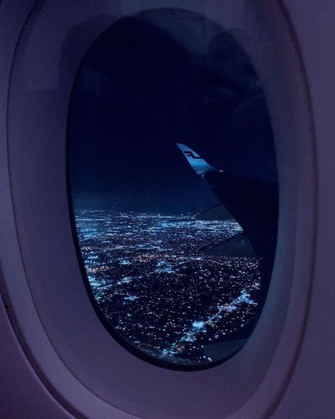 Aesthetic Airplane Window, Aesthetic Airplane, Airplane Window View, Airplane Window, The Big Apple, Window View, Night Aesthetic, Big Apple, Travel Aesthetic