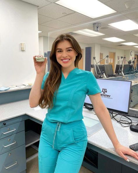 Scrubs Outfit Ideas, Scrub Suit Design, Scrubs Aesthetic, Nursing Scrubs Pattern, Uniform Aesthetic, Scrubs Pattern, Teal Scrubs, Wonderwink Scrubs, White Scrubs