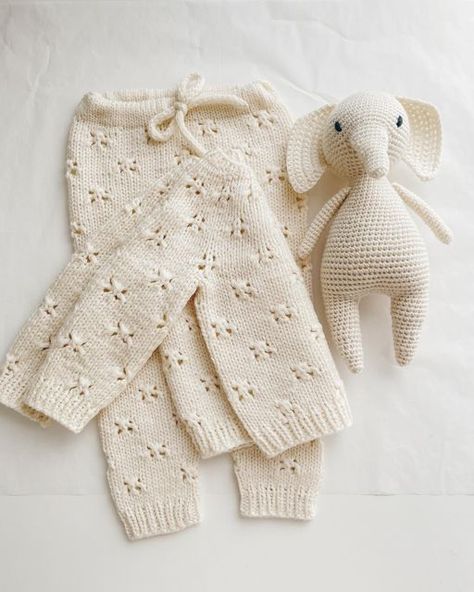 Baby Humor, Kids Sweater Pattern, Baby Dress Embroidery, Crochet Baby Projects, Knitted Baby Outfits, Elephant Toy, Baby Knitwear, Knitted Baby Clothes, Baby Necessities