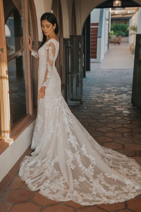 Wedding Luxury Dress, Long Sleeve Wedding Gown, Luxe Wedding Dress, Wedding Dress Elegant, Wedding Dress Backs, Wedding Dresses High Low, Long Sleeve Wedding Gowns, Squared Neckline, Modest Wedding Dress