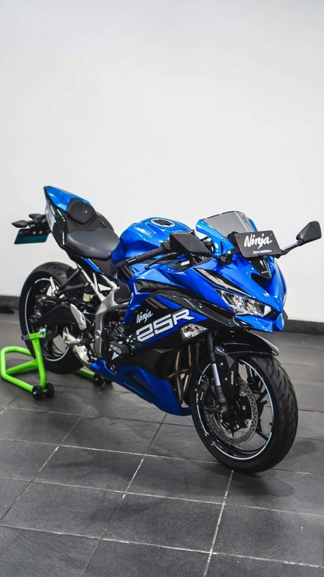 #zx25r #zx6r #zx #ninja #kawasakininja #kawasakiindonesia Kawasaki Zx 25r, Motor Ninja Zx25r, Zx 25r, Motor Kawasaki, Kawasaki Motor, Best Motorbike, Guys Fashion Casual, Kawasaki Bikes, Cool Dirt Bikes