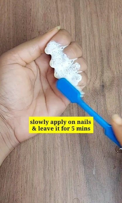 Lighten Toenails, How To Whiten Nails With Baking Soda, Whitening Nails At Home, Stained Nails How To Get Rid Of, How To Whiten Natural Nails, Stained Nails From Nail Polish, Yellowing Nails Remedy, Vaseline Nail Growth, How To Make Your Nails White Naturally