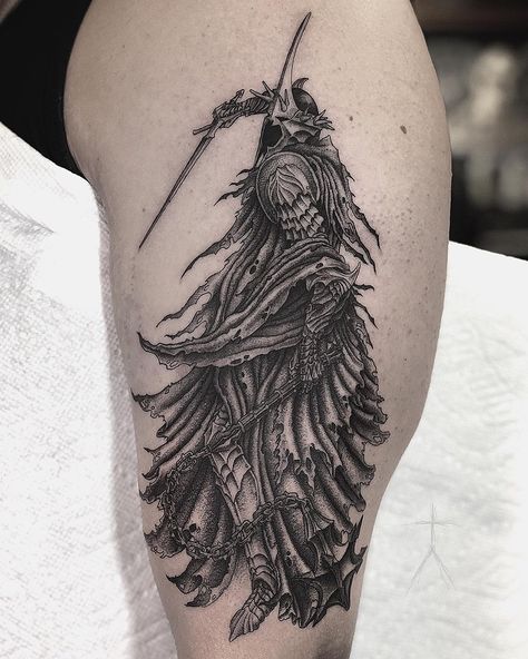 The Lord of the Nazgûl returns! Thank you so much for the extreme pleasure Oscar! -Done here in Los Angeles at @loveletters_tattoo… Witch King Tattoo, Captain Tattoo, The Witch King Of Angmar, The Witch King, Tato Tradisional, Witch King Of Angmar, Lotr Tattoo, Witch King, Lord Of The Rings Tattoo