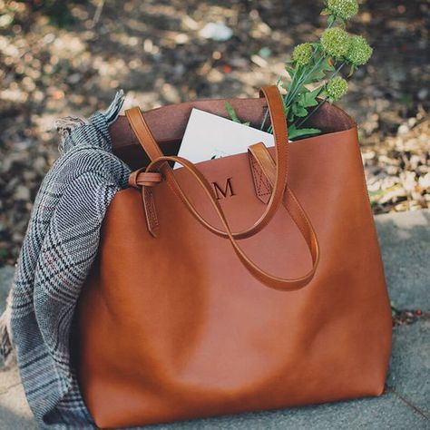 Handmade Leather Tote Bag, Handmade Leather Tote, Chic Purses, Brown Leather Tote Bag, Laptop Handbag, Fall Handbags, Daily Bag, Genuine Leather Totes, Brown Leather Bag