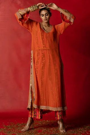 Shop for Pooja-Keyur Orange Organza Embroidered Kurta Pant Set for Women Online at Aza Fashions Pooja Keyur, Organza Kurta, Indian Outfits Lehenga, Kurta Patterns, Kurta Pant Set, Latest Dress Design, Orange Floral Print, Simple Kurta Designs, Kurta Design