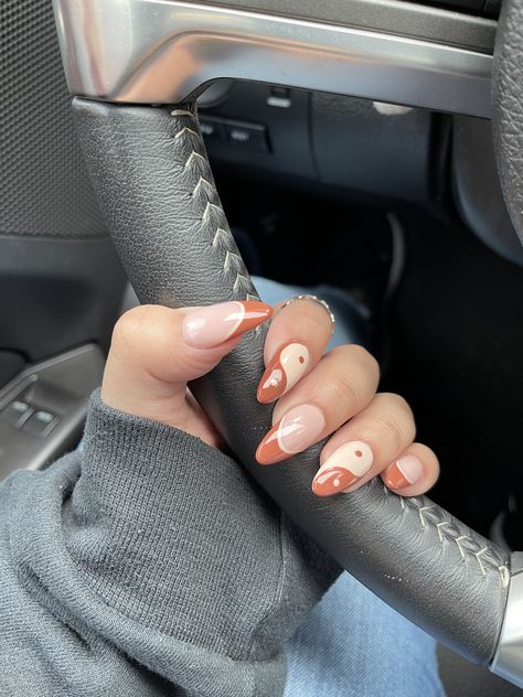 Cream Colored Nails With Design, Brown And Cream Nail Designs, Cream Brown Nails, Brown Ying Yang Nails, Cream And Brown Nails, Brown And Cream Nails, Cream Nails Designs, Brown And White Nails, Ying Yang Nails