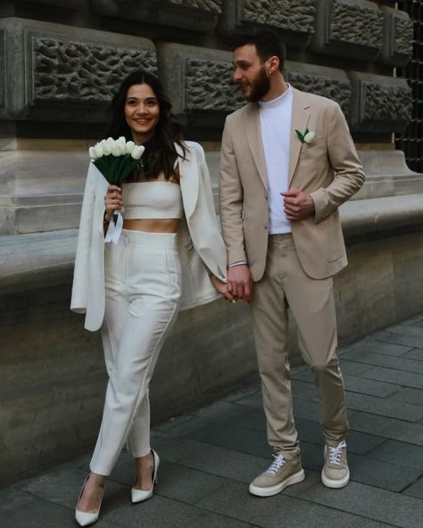 Wedding Dresses Civil Ceremony Simple, Civil Wedding Suits Men, Casual Bride And Groom Outfits, Groom Simple Outfit, Courthouse Wedding Suit Grooms, Casual Civil Wedding Outfit, Civil Wedding Groom Outfit, Courthouse Wedding Outfit Casual, Outfit Boda Civil Novia Casual