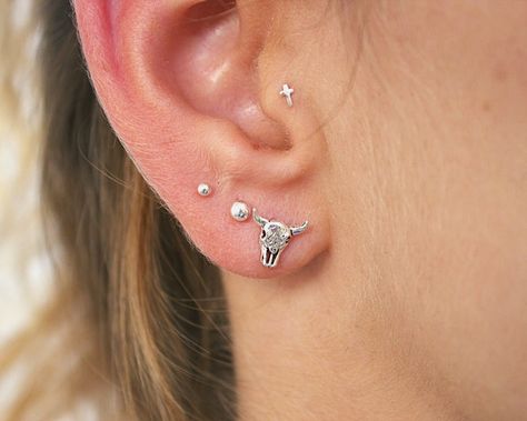 Small Tragus Piercing, Tiny Tragus Piercing, Constellation Piercing, Star Nose Stud, Piercings Tragus, Earring Star, Unique Drop Earrings, Gold Bar Earrings Studs, Black Diamond Earrings Studs