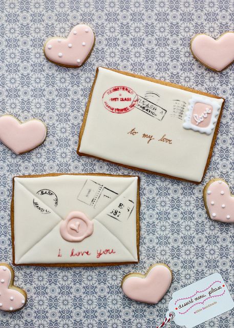 Love Letter Cookies, Letter Cookies, Desserts Menu, Valentines Day Cookies, Pretty Cookies, Fancy Cookies, Creative Cookies, Beautiful Cookies, Cookie Inspiration