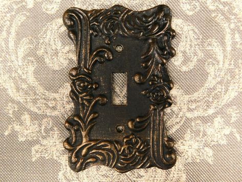 Add an elegant, rustic touch to your home furnishings with this Ornate One Toggle Light Switch Cover. MEASUREMENTS: Approximately 4-7/8 inches long x 3.25 inches wide.          ⌲ This switch plate is made of a lightweight metal and has been hand finished in a beautiful antique gold color to match virtually all decors.  Other colors are available (see options in the drop down menu). * The finish may vary from product to product, due to the fact that each piece is handmade and hand-painted. * Colo Vintage Switch Plates, Victorian Room Aesthetic, Vintage Cottagecore Bedroom, Forestcore Bedroom, Dark Academia Room Inspo, Whimsigothic Decor, Dark Cottagecore Bedroom, Fairytale Home Decor, Magical Bathroom