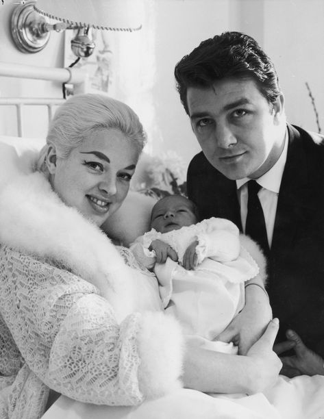 Diana Dors- ELLEDecor.com Richard Dawson, Vintage Hollywood Stars, Diana Dors, Veronica Lake, Reality Tv Stars, Famous Couples, B Movie, Blonde Bombshell, Celebrity Houses