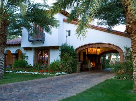 Hacienda Style Homes Front Entrances, Hacienda Front Entrance, Ideas Para La Casa, Mexican Style Homes, Mexican House, Mediterranean Homes Exterior, Hacienda Homes, Hacienda Style Homes, Mexico House