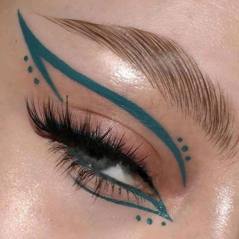 Eyeliner Inspo, Sea Nymph, Concert Makeup, Eyeliner Designs, Cute Eye Makeup, Make Up Inspiration, Graphic Makeup, Rave Makeup, Swag Makeup