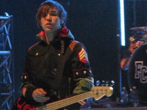 Pete Wentz, Fall Out Boy, Bass