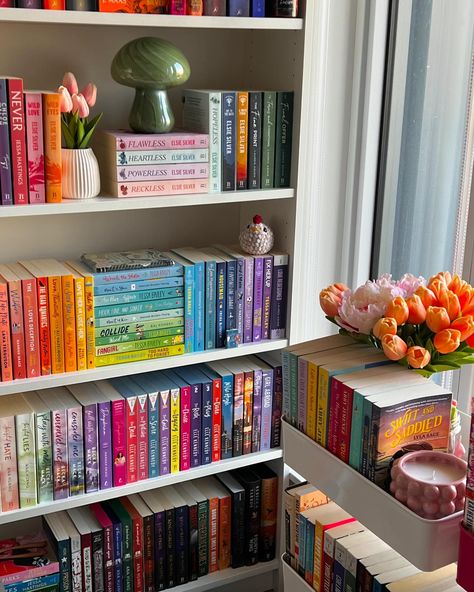 Lil bookshelf tour 🫶🏻💓🏹🌿 QOTD: how do you organize your books? (Author/ genre/ colour/ vibes?) . . . . #bookshelf #bookshelfdecor #bookshelfie #books #reader #bookaesthetic #beautifulbooks #prettybooks #aestheticbooks #bookstack Readers Bedroom, Books Shelf Ideas, Book Case Decor, Book Corner Ideas Bedroom, Bookshelf Tour, Clean Room Motivation, Dream Home Library, Bookshelf Aesthetic, Bookshelf Inspiration