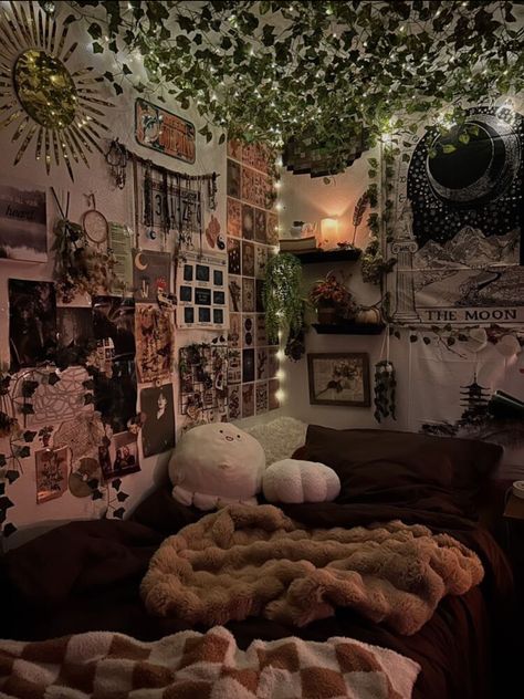 Spiritual Dorm Room Ideas, Dark Fairy Room Decor, Minimalist Whimsical Bedroom, Music Grunge Room Aesthetic, Room Ideas Aesthetic For Small Rooms, Room Inspo Cozy Boho, Earthy Grunge Bedroom, Cozy Earthy Bedroom Boho, Goblincore Room Ideas