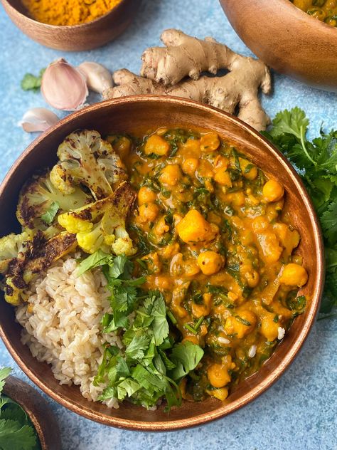 Chana Saag Aloo Curry - BetterFoodGuru Recipes Greens And Potatoes, Chana Saag Recipe, Sag Aloo, Chana Saag, Curried Chickpeas, Saag Aloo, Saag Recipe, Aloo Curry, Vegan Food Recipes