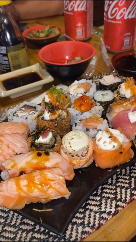 Japan Fake Story, Sushi Fake Story, Comidas Fake Story, Takeout Food, Junk Food Snacks, Fancy Food, Snap Food, Japan Food, Fake Story