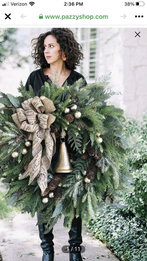 Christmas Wreath 2022 Trends, Christmas Wreath With Bells, Christmas Wreaths With Bells, Wreaths With Bells, Natal Natural, Tree Ideas Christmas, Large Christmas Wreath, Tree Decor Christmas, Ideas Christmas Tree