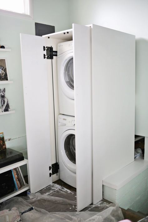 Hidden Washer and Dryer Cabinet - A Beautiful Mess Washer And Dryer In Kitchen, Dryer In Kitchen, Dryer Cabinet, Hidden Laundry, Wayne Manor, Mudroom Laundry, Modern Laundry, Laundry Ideas, Stackable Washer And Dryer