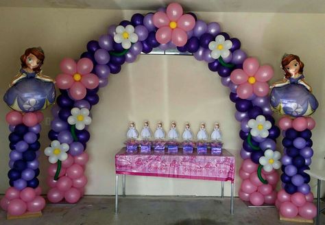 Sofia arch Sofia The First Backdrop Ideas, Sofia The First Balloon Garland, Princess Sofia Birthday, Sofia Princess, Princess Sofia Party, Sofia The First Birthday Party, Princesa Sophia, Balloon Bouquet Diy, First Birthday Balloons