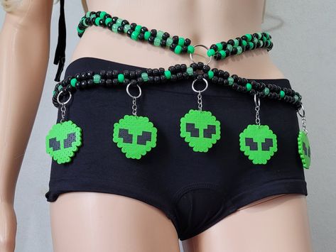 Kandi Waist Chain, Alien Bead Pattern, Kandi Harness Pattern, Mario Kart Kandi Cuff, Alien Kandi Pattern, Kandi Star Glove, Rave Perler Bracelets, Perler Bead Belt Chain, Kandi Belt Chain