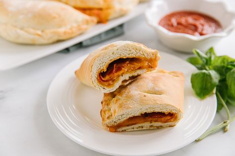 Homemade Hot Pockets {Freezer Friendly} Frozen Lunches, Lunch Quick, Happy Money Saver, Homemade Hot Pockets, Pizza Pocket, Freezer Dinners, Happy Money, Freezer Friendly Meals, Freezable Meals