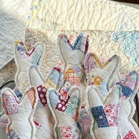 Old Quilts Repurposed Ideas, Repurposed Quilts, Upcycle Inspiration, Easter Sewing, Quilt Crafts, Chenille Crafts, Upcycling Projects, Bunny Quilt, Sewing Stuffed Animals