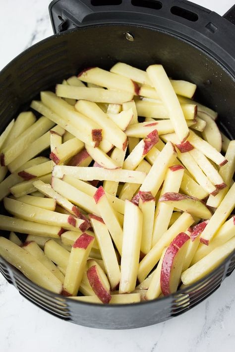 Air Fryer Fries, Fries At Home, Air Fryer French Fries, Air Fried Food, Air Fryer Oven Recipes, Air Fry Recipes, Air Fryer Dinner Recipes, Air Fryer Recipes Easy, Air Fryer Recipes Healthy