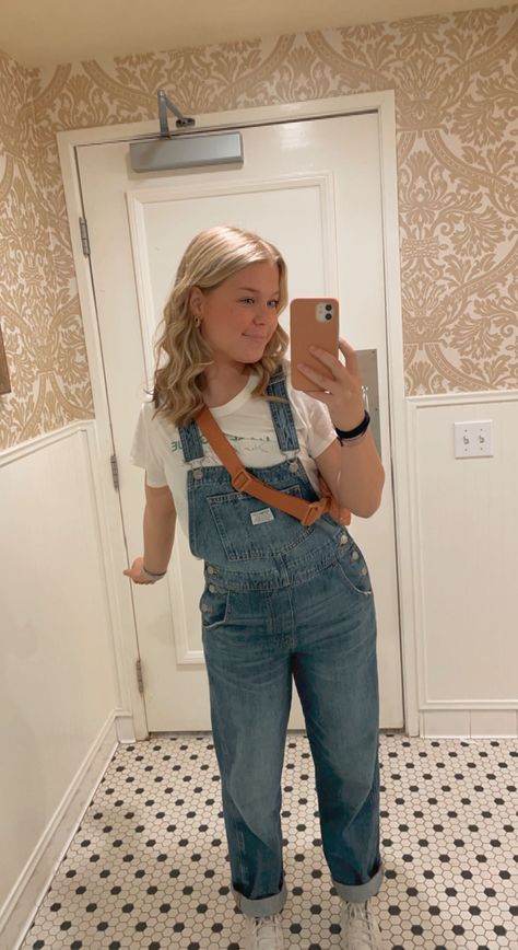 Denim Overalls Outfit Spring, Denim Overalls Outfit Summer, Casual Overall Outfits, Overalls Outfit Spring, Spring Church Outfits, Summer Church Outfit, Church Outfit Spring, Cute Overall Outfits, Denim Overalls Outfit