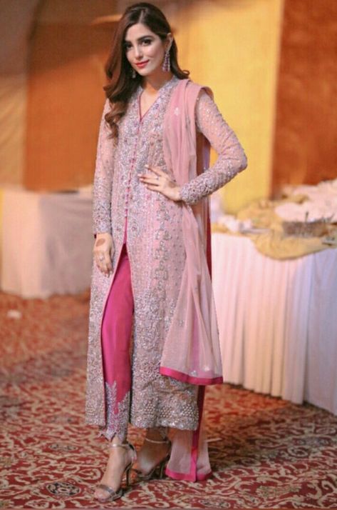 Maya ali Pakistani Suits Party Wear, Suits Party Wear, Party Wear Casual, Dresses Pakistani, Pakistani Formal Dresses, Desi Wedding Dresses, Maya Ali, Best Wedding Guest Dresses, Salwar Kamiz