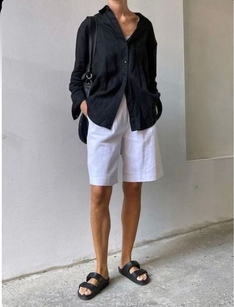 Minimal Holiday Outfit, Scandavian Style, Coastal Grandmother Outfits, Outfit Minimalista, Coastal Grandmother Aesthetic, Minimal Stil, Grandmother Aesthetic, White Shorts Outfit, Minimalist Moda